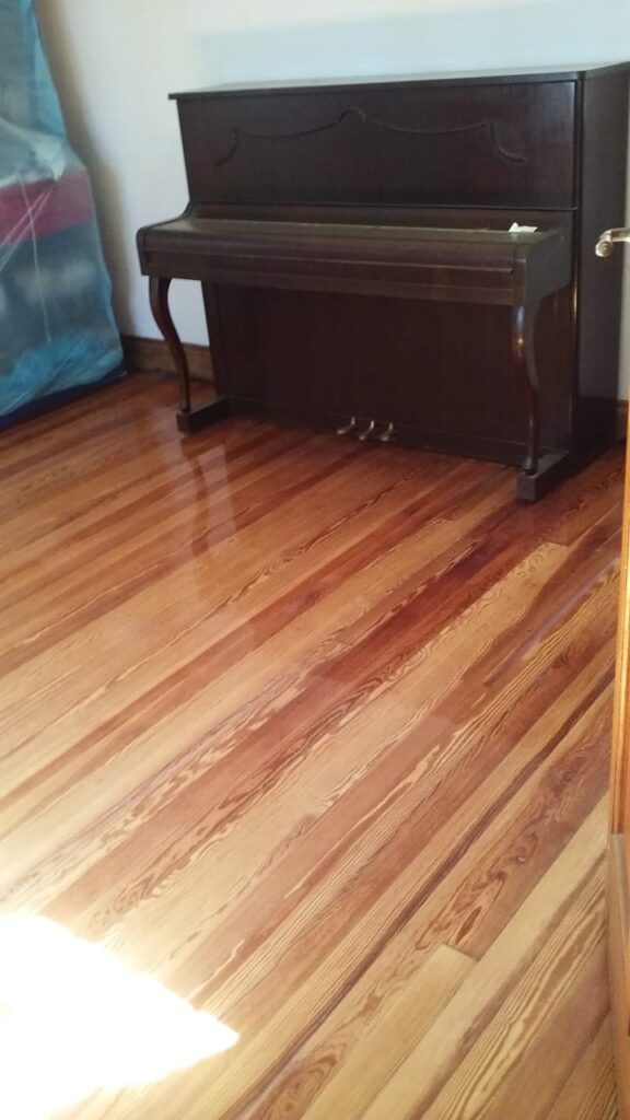 encerado de piso de madera