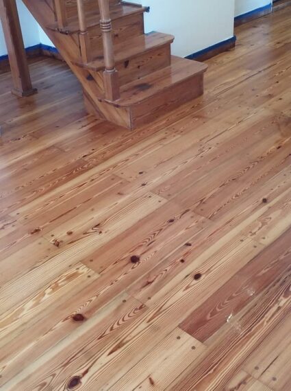 piso de madera pinotea hidrolaqueado