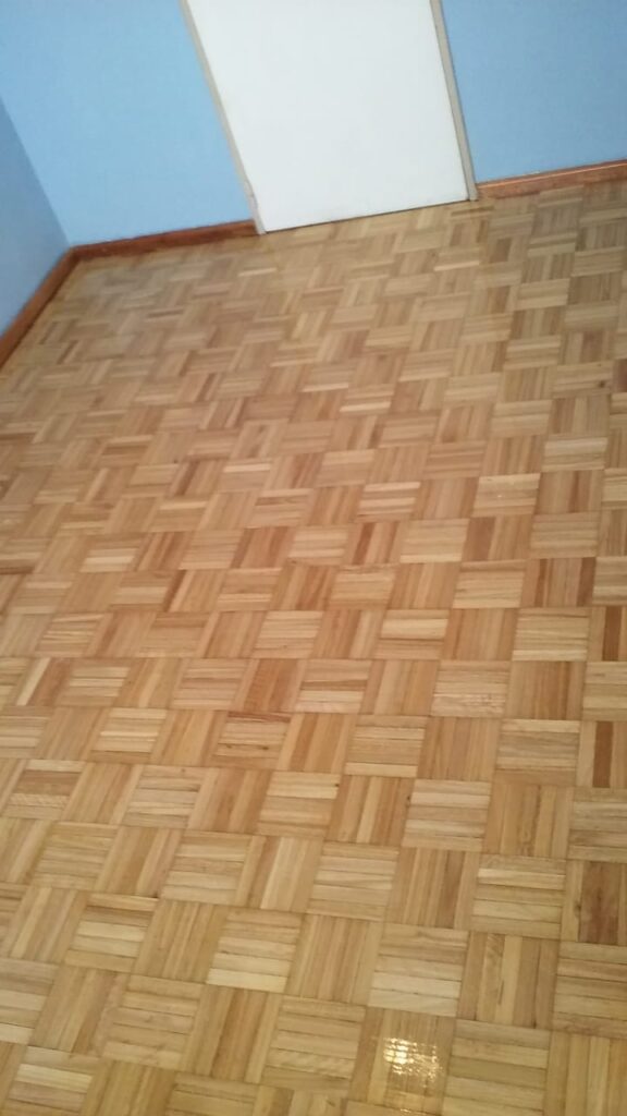 piso de madera hidrolaqueado servicio